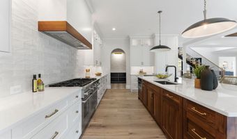 3556 N VALLEY St, Arlington, VA 22207