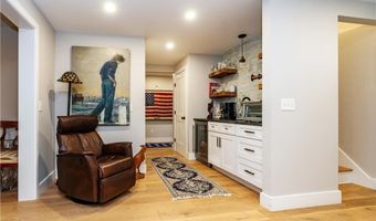 15 Castle St 9, East Greenwich, RI 02818