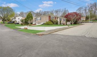 6 Longmeadow Dr, North Providence, RI 02904