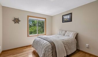 7370 158th St W, Apple Valley, MN 55124