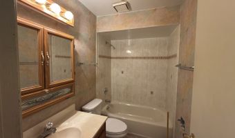 831 S Dwyer Ave A, Arlington Heights, IL 60005