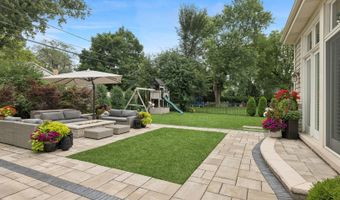 907 S Vail Ave, Arlington Heights, IL 60005