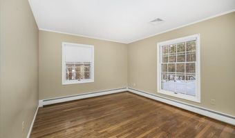 11 Strawberry Hill Rd, Bedford, NH 03110