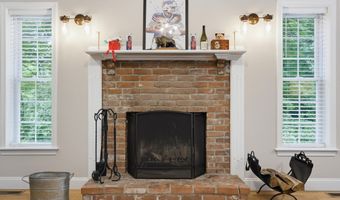 4 Hampshire Hills Dr, Bow, NH 03304