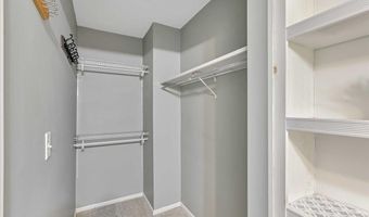 132 Point Of Woods Dr, Albany, NY 12203