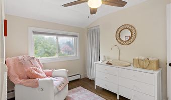 8 Lincoln Ave, Bristol, RI 02809