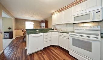 32 Georgian Ln A, Amherst, NY 14221