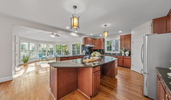 2086 Autumn Hill Dr, Ann Arbor, MI 48103