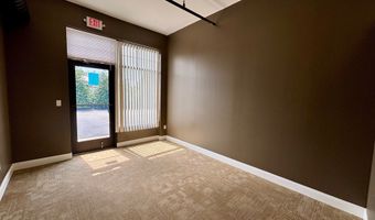 67 W Main St, Clinton, CT 06413