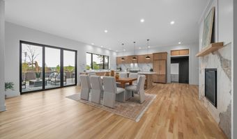 2777 Donna Dr, Columbus, OH 43220