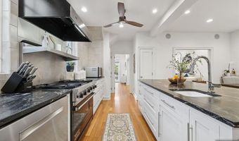 617 Avenue E, Bayonne, NJ 07002