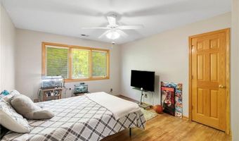 15733 Pine Cir, Basehor, KS 66007