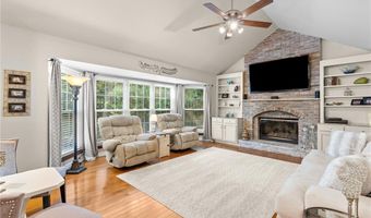 1233 Red Oak Plantation Dr, Ballwin, MO 63021