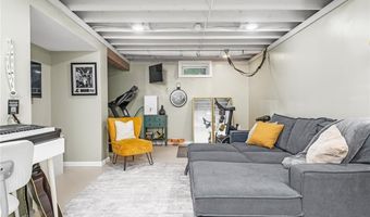 9 Kiki Cir, Cranston, RI 02921