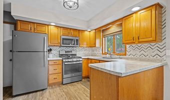 405 W GREENFIELD Ave, Algoma, WI 54201