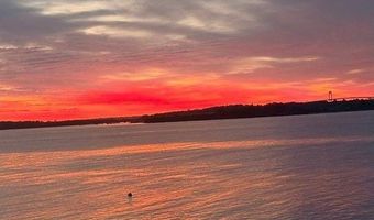 20 Roxbury Rd, Narragansett, RI 02882