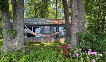 85 Island Dr, Bridport, VT 05734