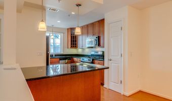 4061 FOUR MILE RUN Dr 202, Arlington, VA 22204