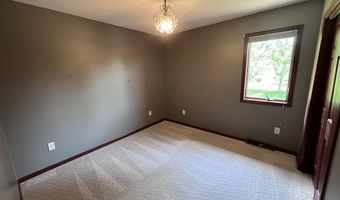 2206 SE 17th Ave, Aberdeen, SD 57401