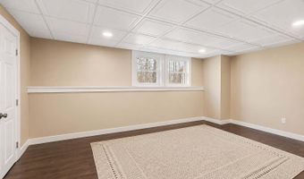 816 Riverside Dr, Augusta, ME 04330