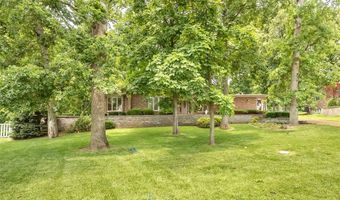 425 Kenilworth Ln, Ballwin, MO 63011