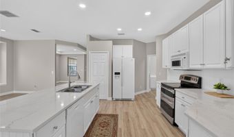 5508 GOLDEN ISLES Dr, Apollo Beach, FL 33572