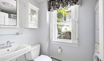 130 W Main St, North Kingstown, RI 02852