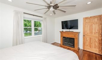 366 Sorrento Dr, Ballwin, MO 63021