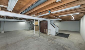 716 Reinke Rd, Ballwin, MO 63021