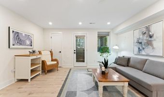 922 8TH St NE, Washington, DC 20002