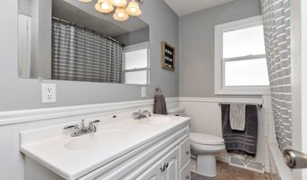 814 SE Oak Dr, Ankeny, IA 50021
