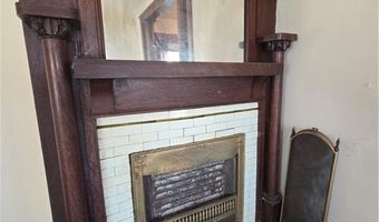 121 N 10th St, Atchison, KS 66002