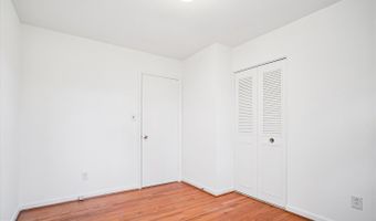 8928 CHELTONHAM Pl, Annandale, VA 22003