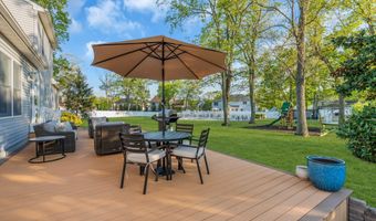 65 Serpentine Dr, Bayville, NJ 08721