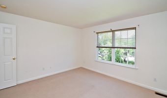 5631 STONECROFT Ln, Allentown, PA 18106