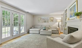 91 Cindyann Dr, East Greenwich, RI 02818