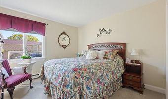 77 Windward Ln, Bristol, RI 02809