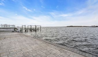 29 Bowsprit Dr, Bayville, NJ 08721