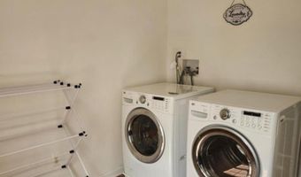 20 6th St, Barnegat, NJ 08005
