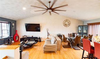 10 Flanders St, Johnston, RI 02919
