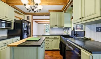 115 Poplar St, Agawam, MA 01030