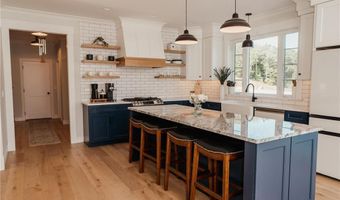 41 Wintergreen Way, Glocester, RI 02814