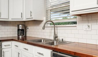 27 Galloping Brook Rd, Allentown, NJ 08501