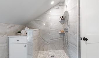 22 Castle St 3, East Greenwich, RI 02818