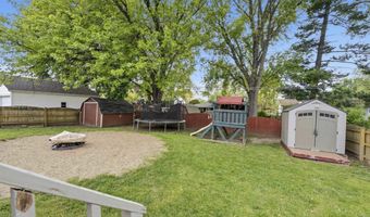912 David St, Antioch, IL 60002