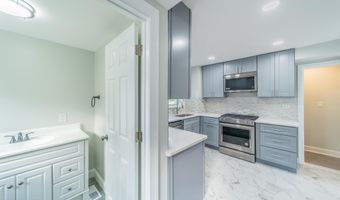 901 Palmer Ave, Holmdel, NJ 07733