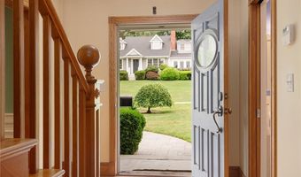 19 Ledge Rd, Bristol, RI 02809