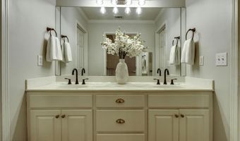 317 Greensboro Dr, Brandon, MS 39047