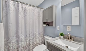 2100 Searle St, Des Moines, IA 50317