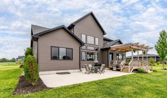 5467 Windrose Ln, Ames, IA 50014